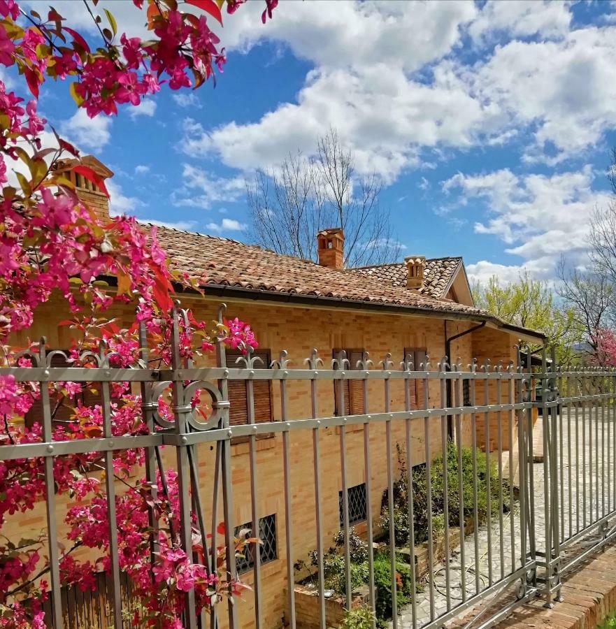 Luci Sui Monti Bed and Breakfast Sarnano Eksteriør billede